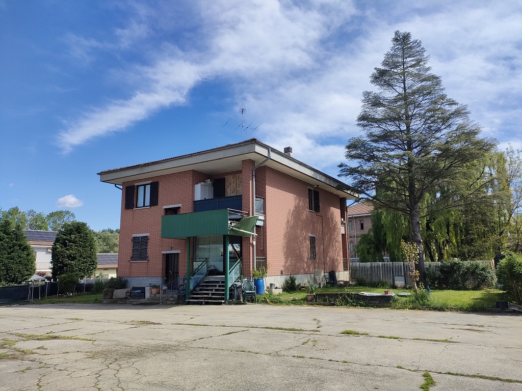 Villa con capannone